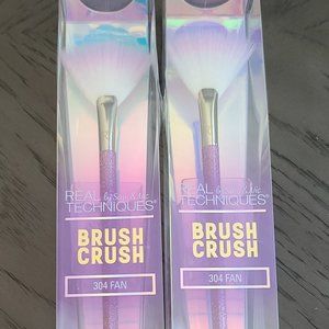 BRAND NEW Real Techniques Brush Crush 304 Fan